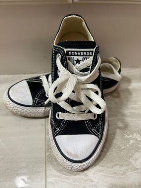 Converse kids size 11 Black & White Low Top Sneakers